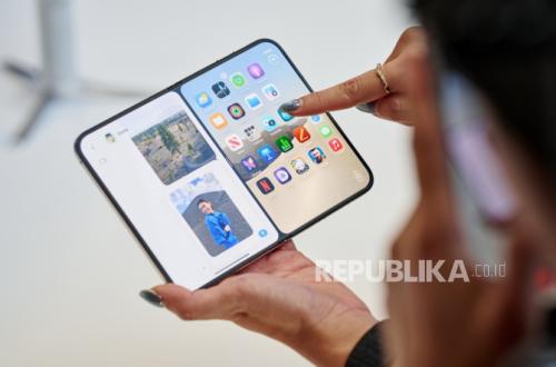Apple Launches Its First Foldable Phone: iPhone Duo