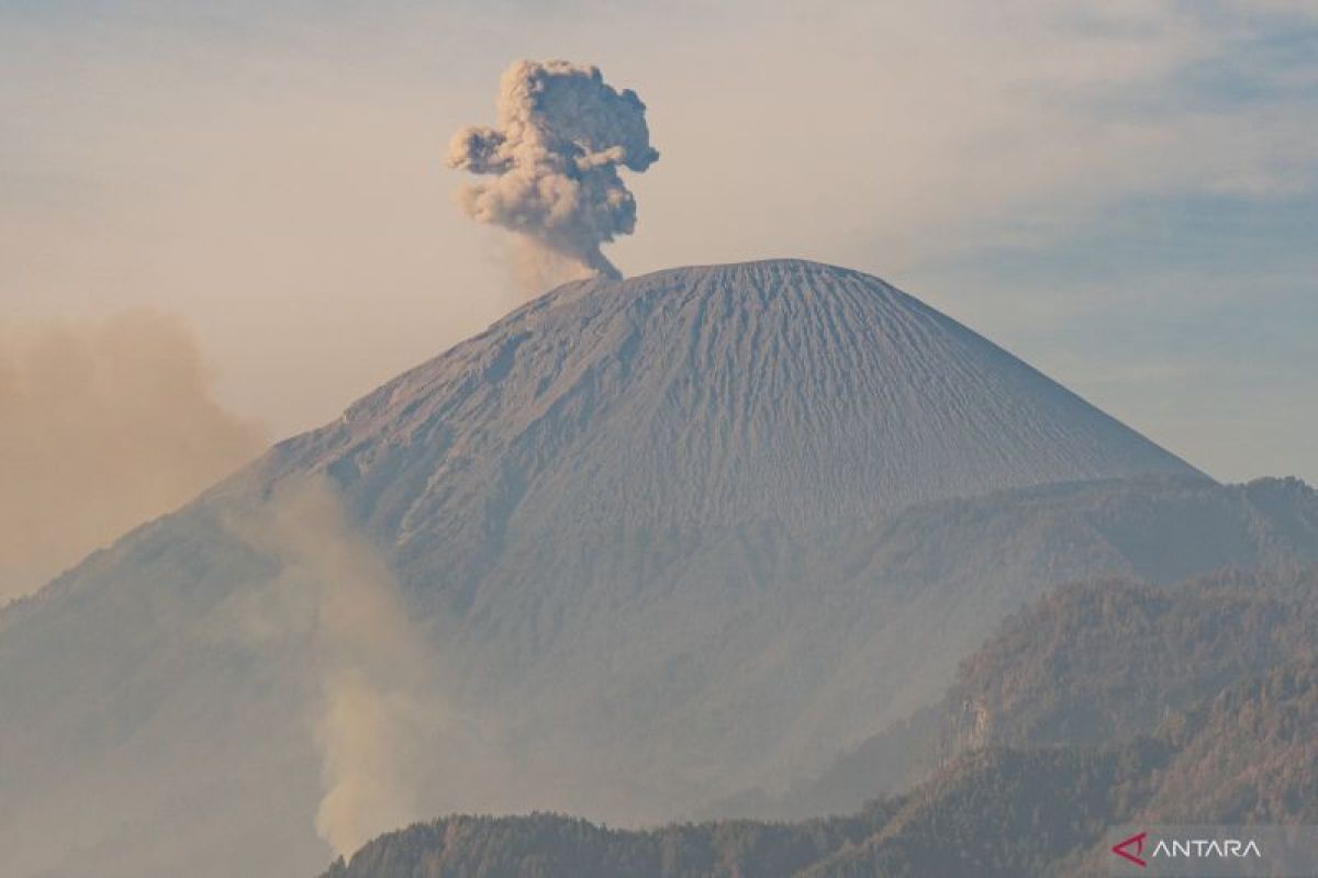 7 types of volcanic eruptions and their characteristics