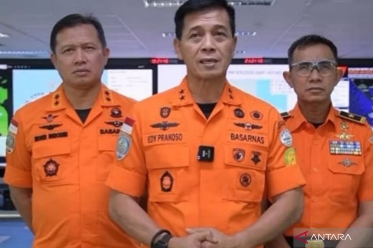 Anak Krakatau search expands for missing journalists, crew: Basarnas