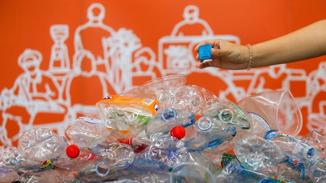 Plastic Waste Can Be Converted into Fuel in Indonesia, Potentially Outperforming Biosolar