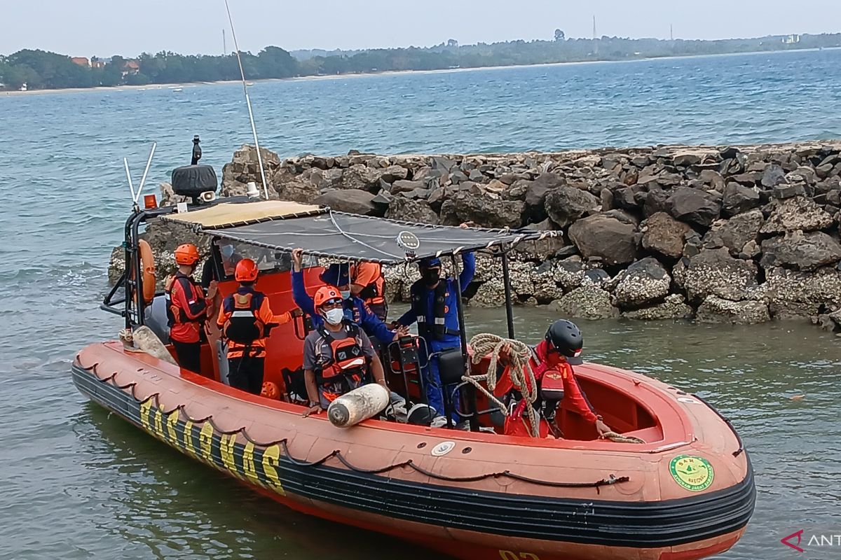 Search for missing journalists expands north of Mt Anak Krakatau