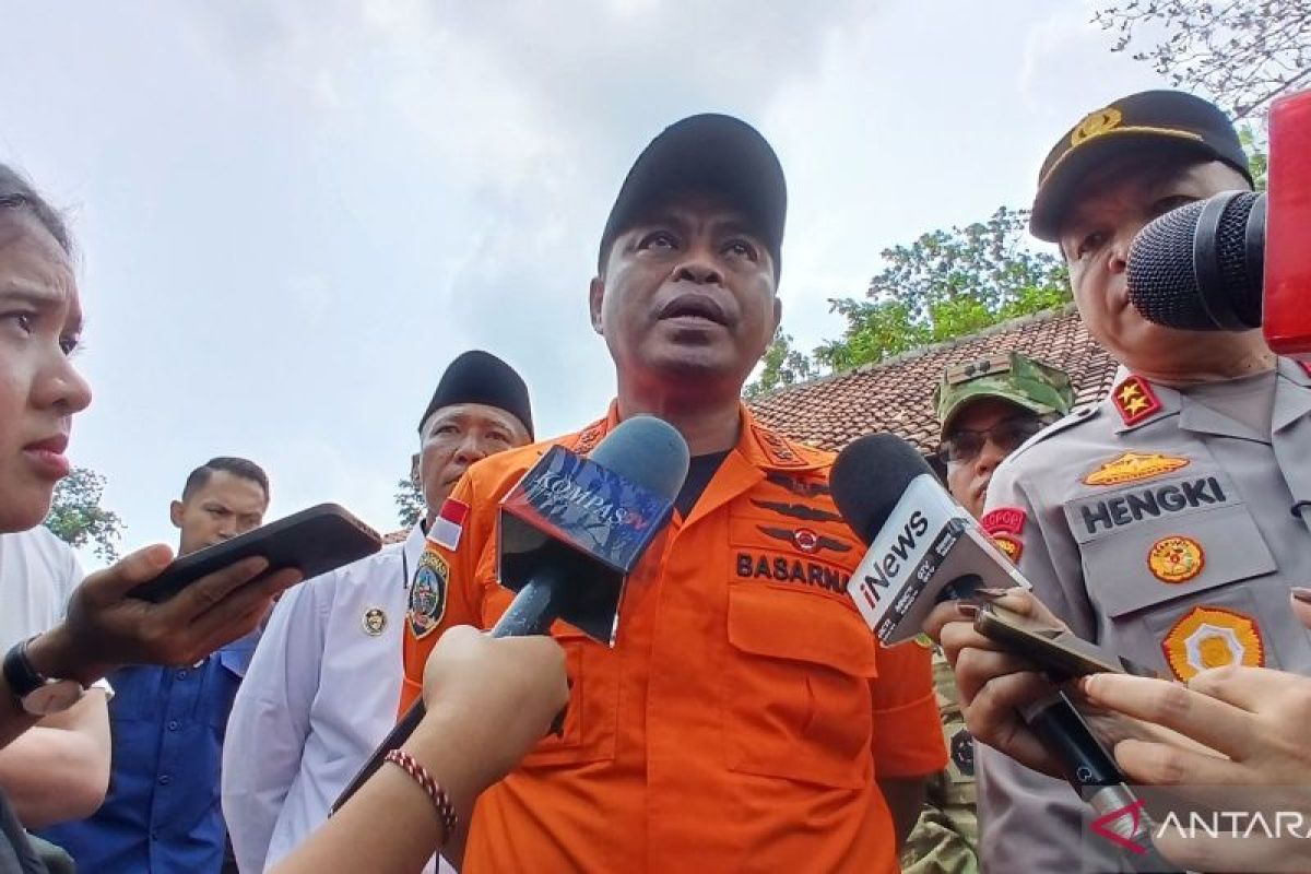 Three Indonesian Navy Ships Deployed in Search for Journalists