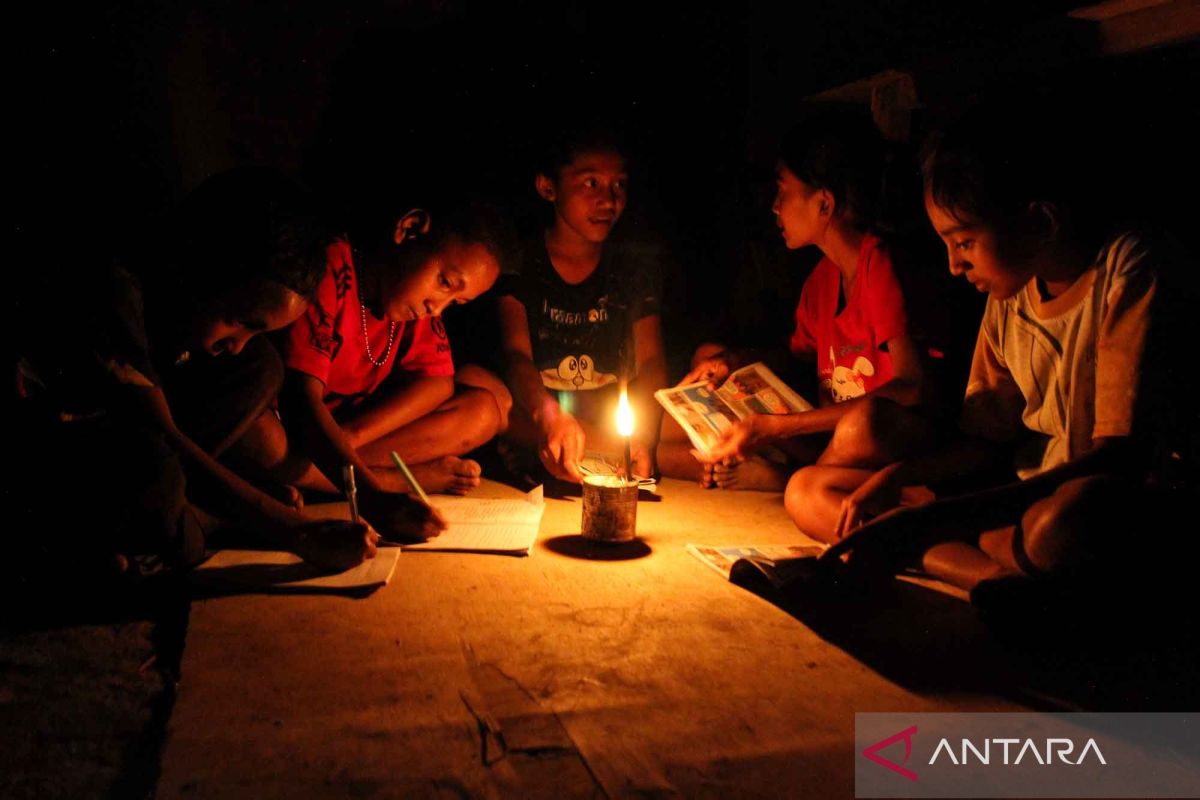 Lidi Village in NTT's Palue Island Has Never Received Electricity Due to Geographical Constraints