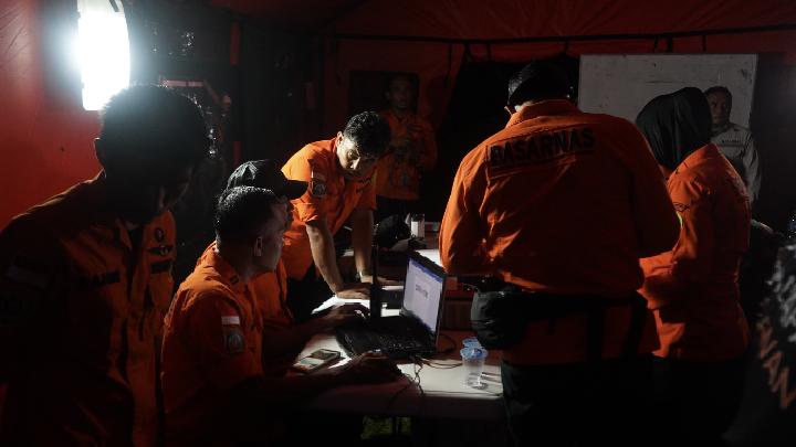 Basarnas Mobilizes Massive Search for 8 Missing Near Anak Krakatau