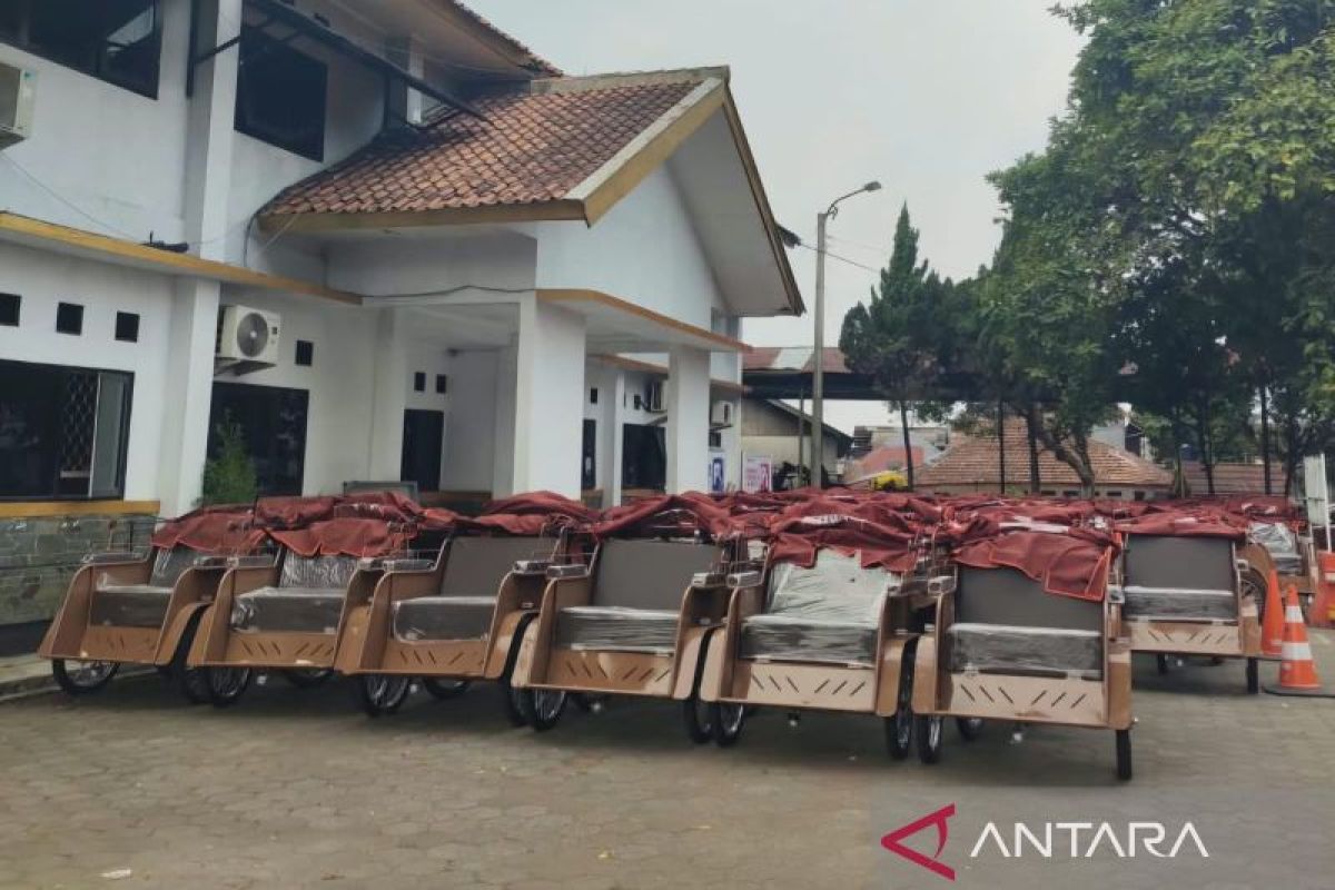 Cianjur receives 120 electric rickshaws donated by Prabowo
