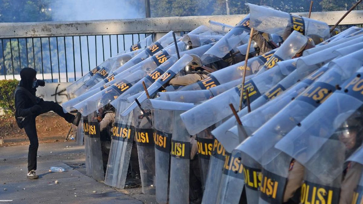 27 Jakarta Students Detained During August Protests Now Participating in State Defence Programme