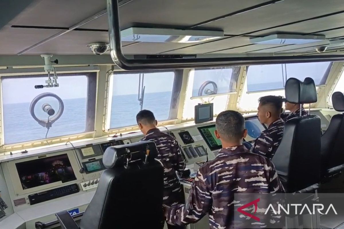 SAR teams sweep waters near Anak Krakatau to search for missing journalists
