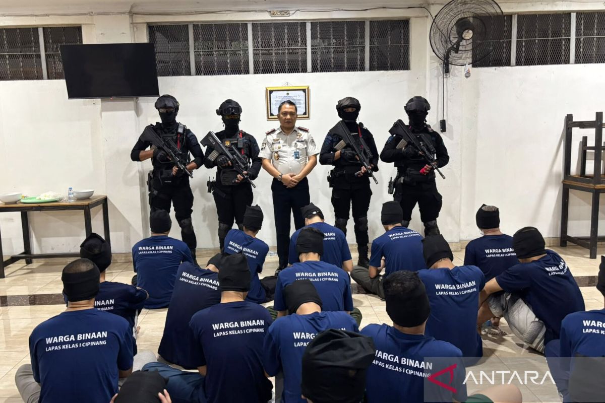 Cipinang Prison Transfers 87 High-Risk Inmates to Nusakambangan