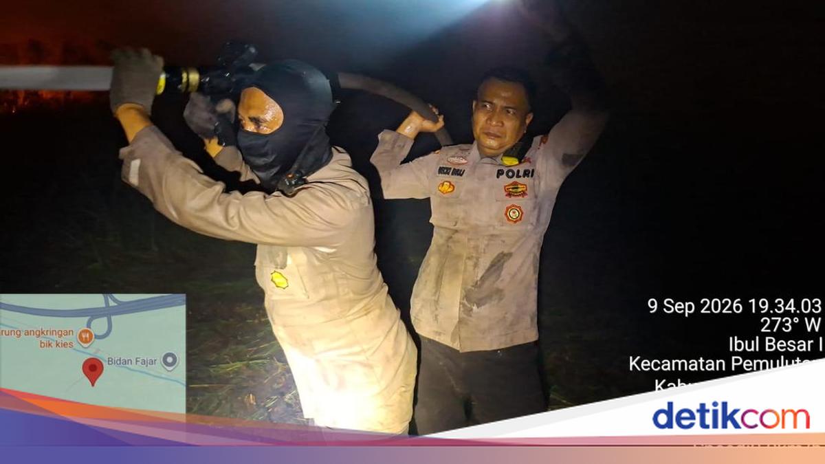 South Sumatra Police Forest Fire Task Force Deployed to Extinguish 3-Hectare Land Fire