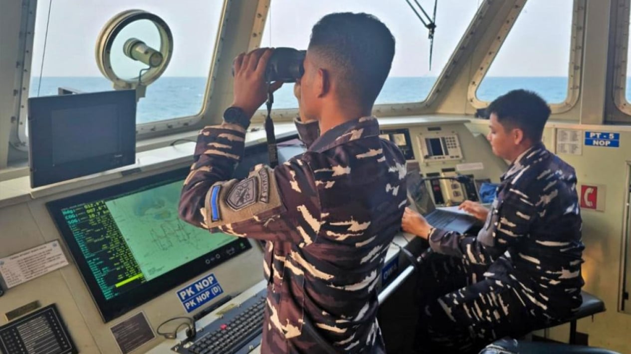 Prabowo Orders Navy to Sweep Sunda Strait for 5 Missing Journalists, 11 Ships Deployed