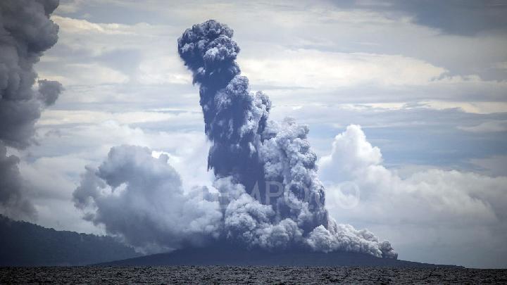 Why Anak Krakatau Can Produce So Much Volcanic Ash