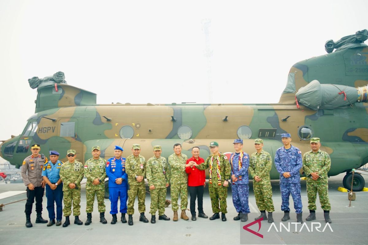 Three Japanese Chinooks Deployed to Extinguish Forest Fires in West Kalimantan