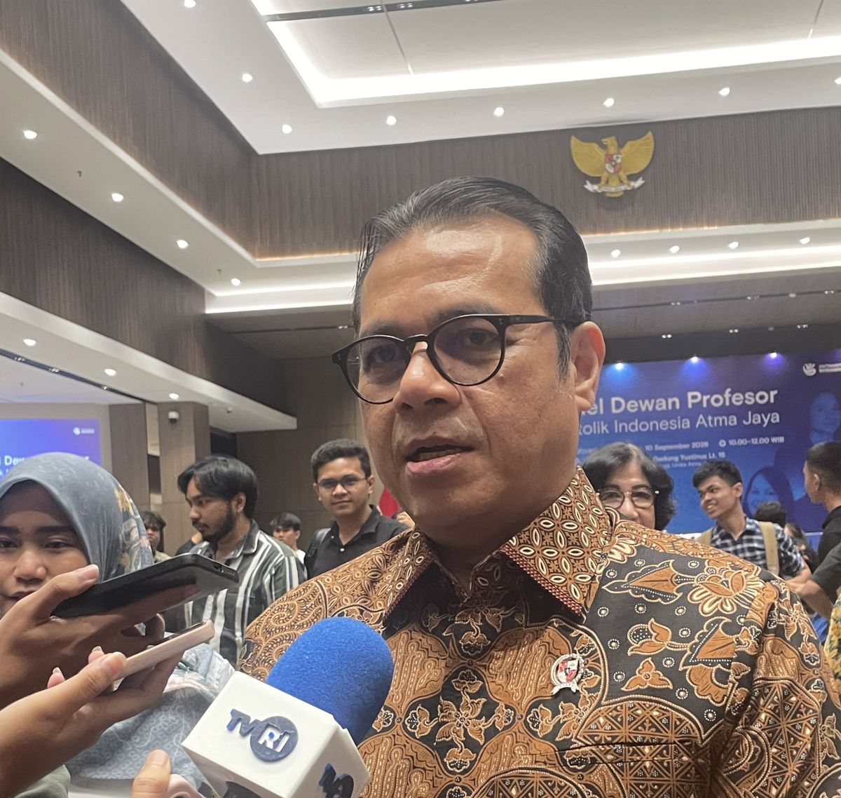 Komdigi Ensures Mobile Operators Comply with Constitutional Court Ruling on Internet Quota