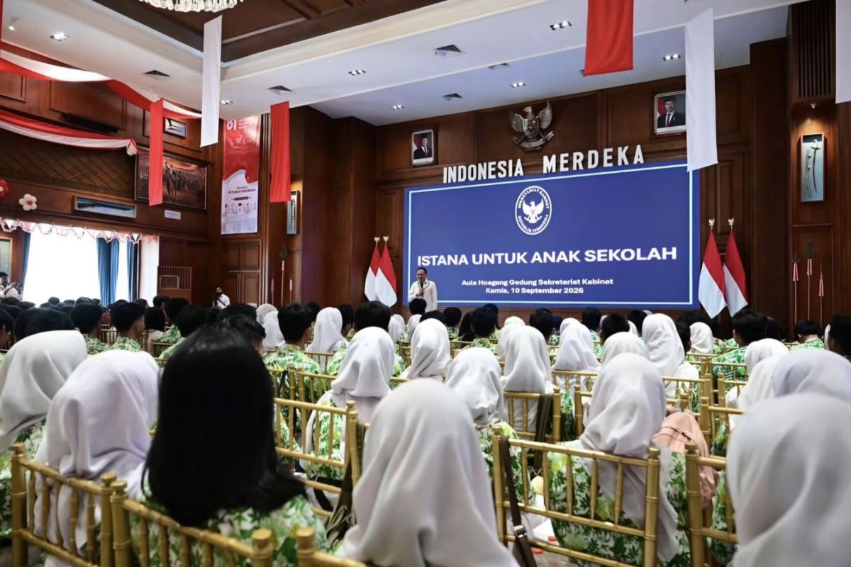 341 Students Visit Presidential Palace to Learn About Government Environment