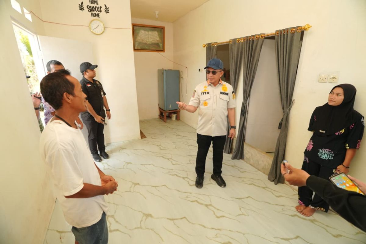 Tito Demands Massive Acceleration of Permanent Housing Construction in Central Tapanuli