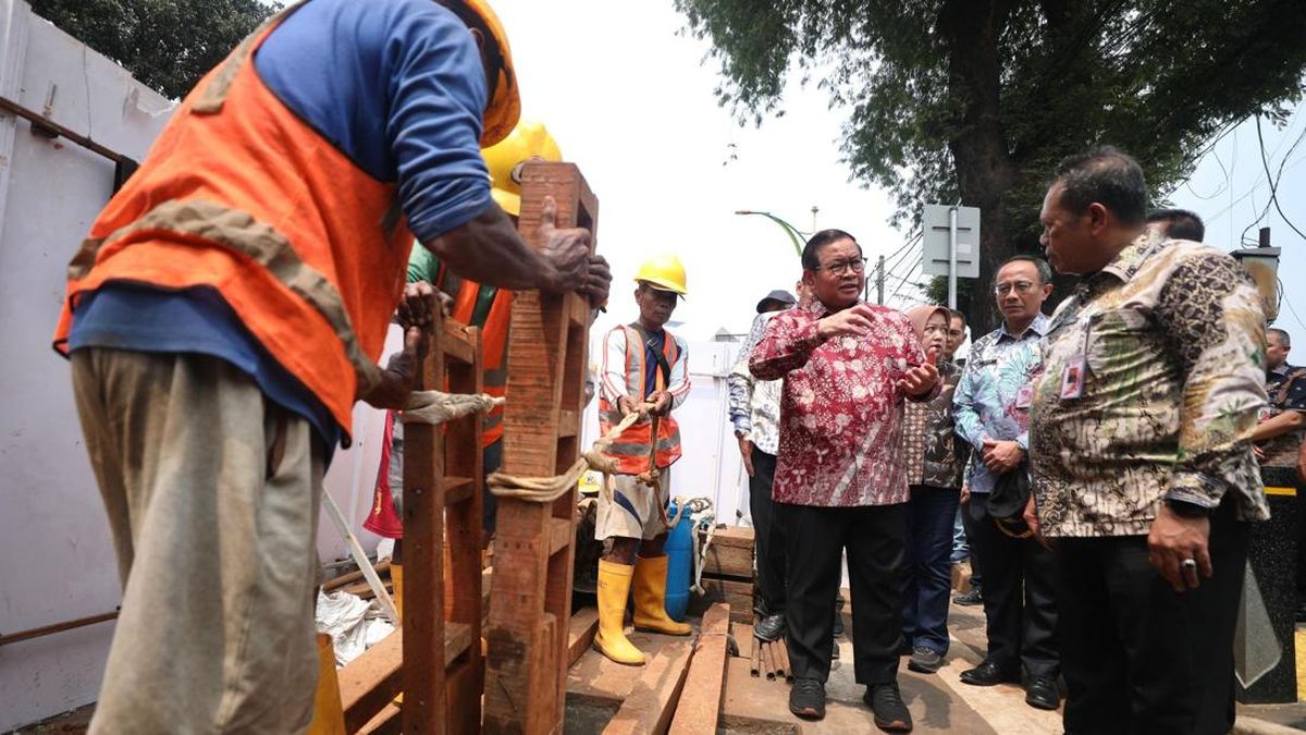 Jakarta Governor Inspects Tebet Utility Duct, Targets Tidy Cables Within Five Years