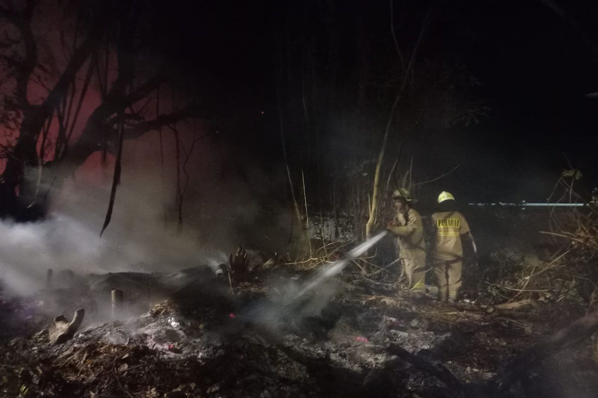 Firefighters tackle rubbish pile fire in Thousand Islands