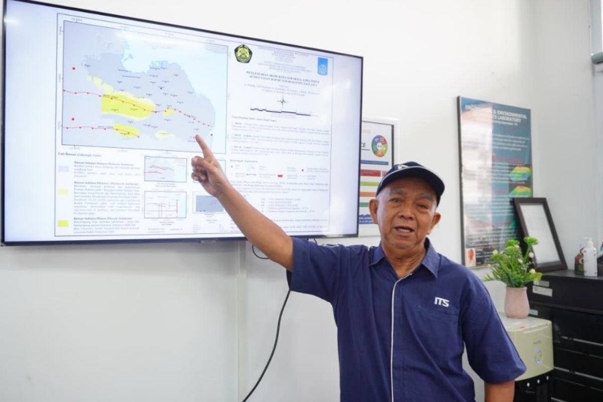 Reading the Traces of the Surabaya Fault