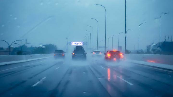 BMKG Warns of Thunderstorms Across Western Indonesia on Friday