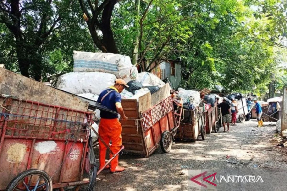 Cipayung Regional Hospital commits to waste sorting at source