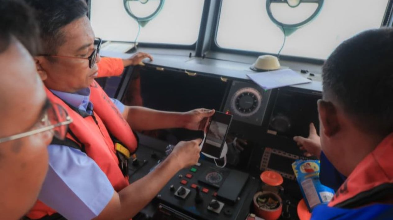 Andra Soni Scours Rakata Island for Five Journalists Missing During Anak Krakatau Eruption Coverage