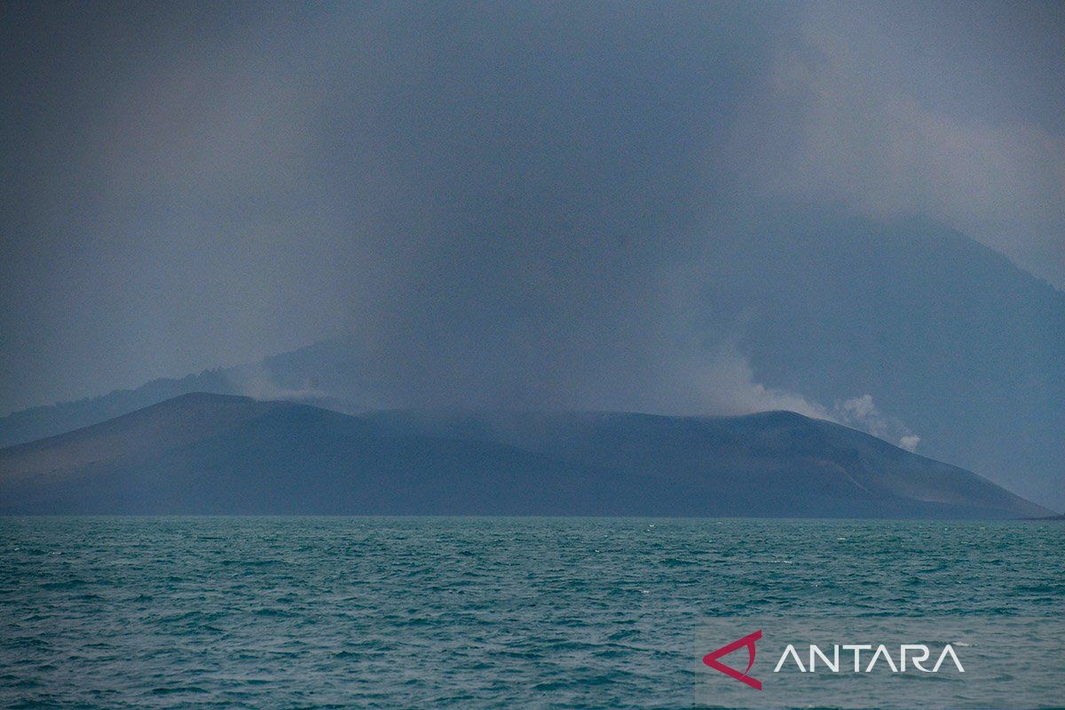 BNPB: Level Three Alert Status for Anak Krakatau Remains in Effect