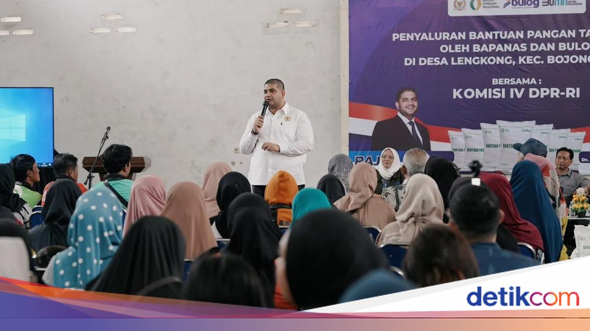 Rajiv Distributes Food Aid in Bandung, Ensuring Programs Reach Target Recipients