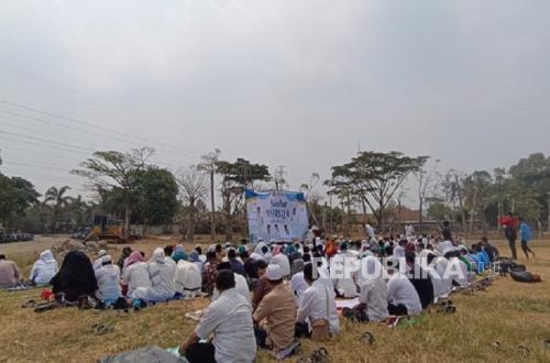 Batujajar Residents Perform Istisqa Prayer, Raising Collective Prayers for Rain