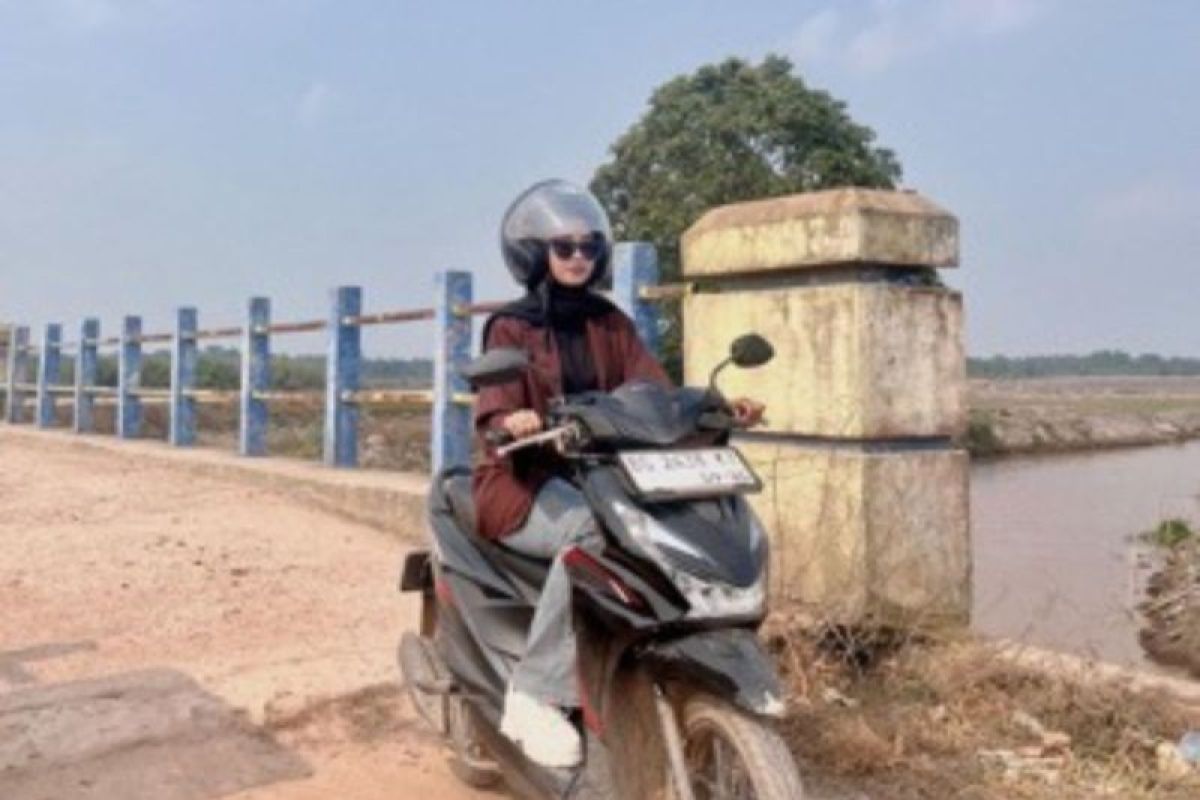 Navigating Palm Oil and Rubber Plantations: BRI Officer Ensures Financial Access in South Sumatra