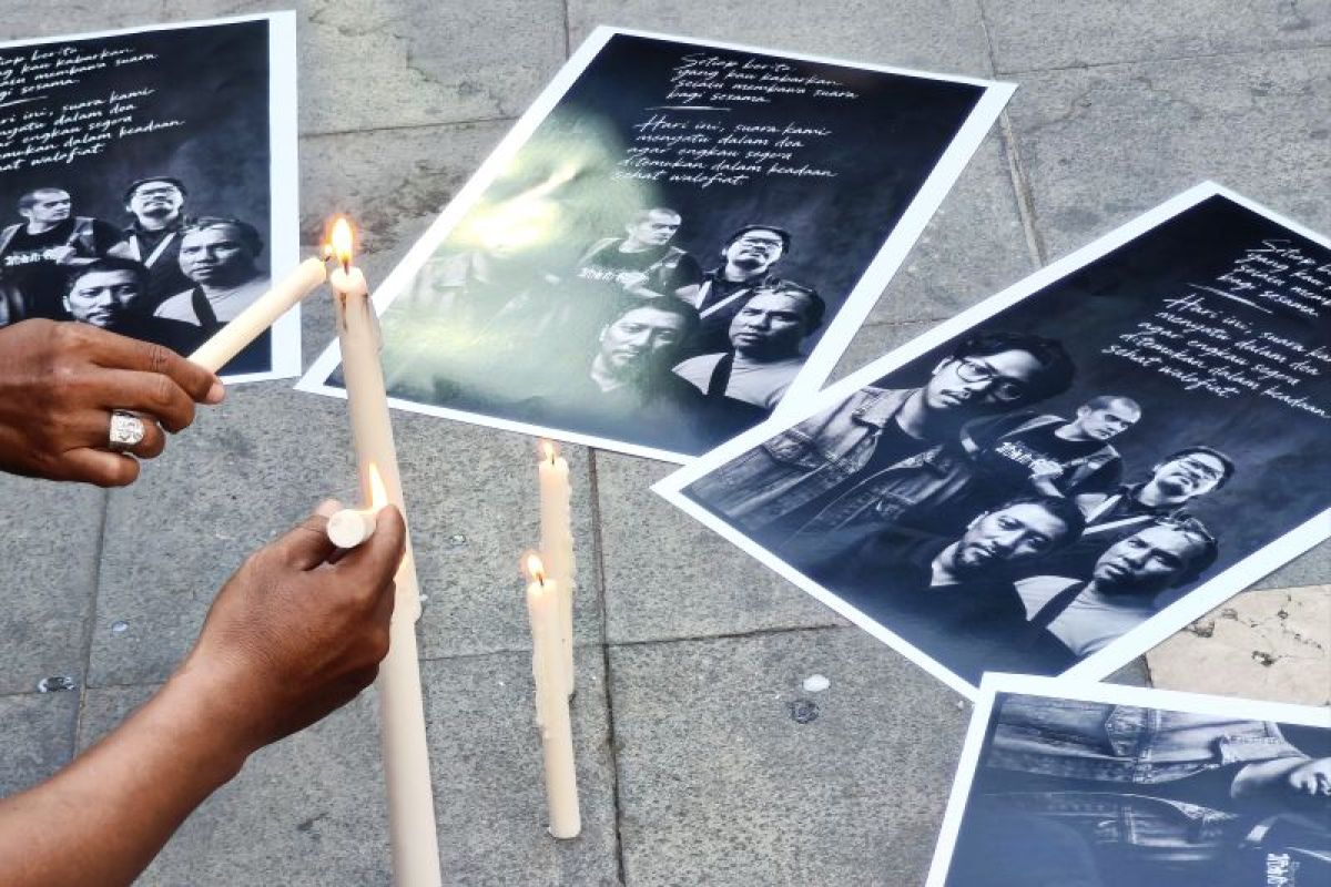 Surabaya Journalists Hold Joint Prayer for Five Missing Journalists