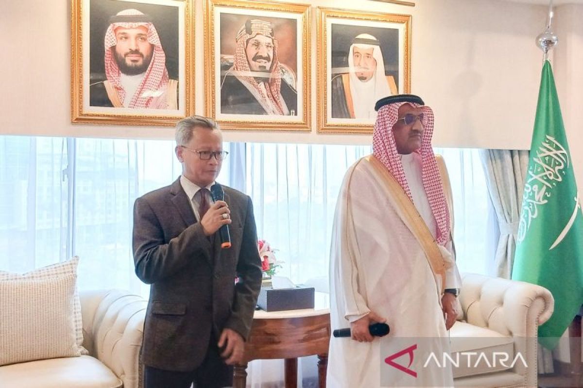 Saudi Ambassador prays for missing five Indonesian journalists
