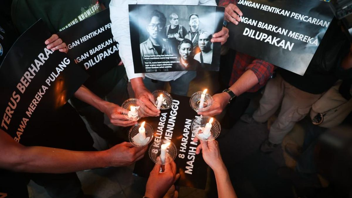 Journalists Hold Joint Prayer for Five Photojournalists Missing in Sunda Strait