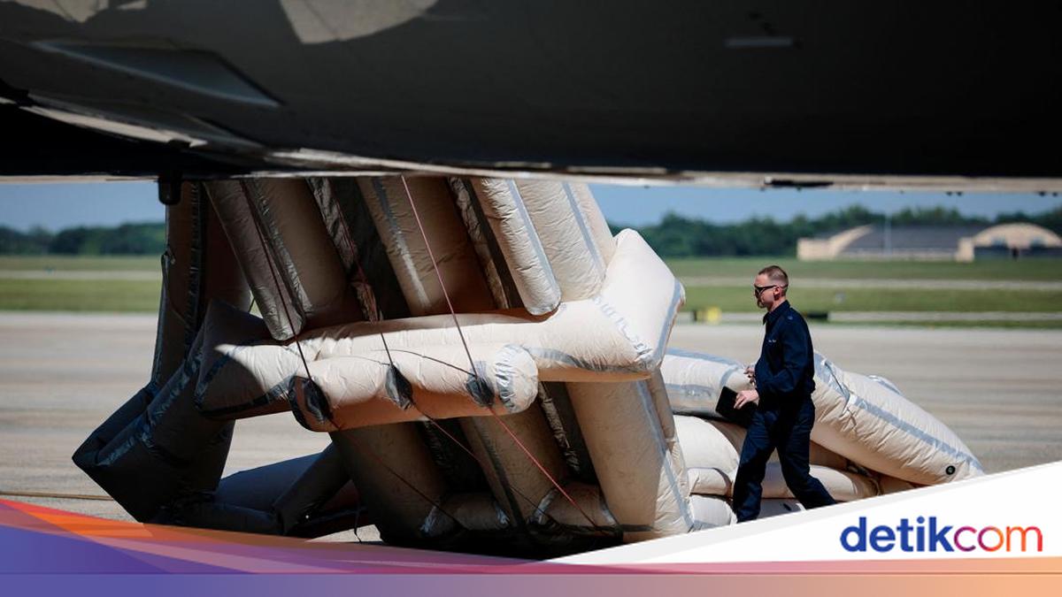 New Issues with Air Force One Delay Trump's Journey