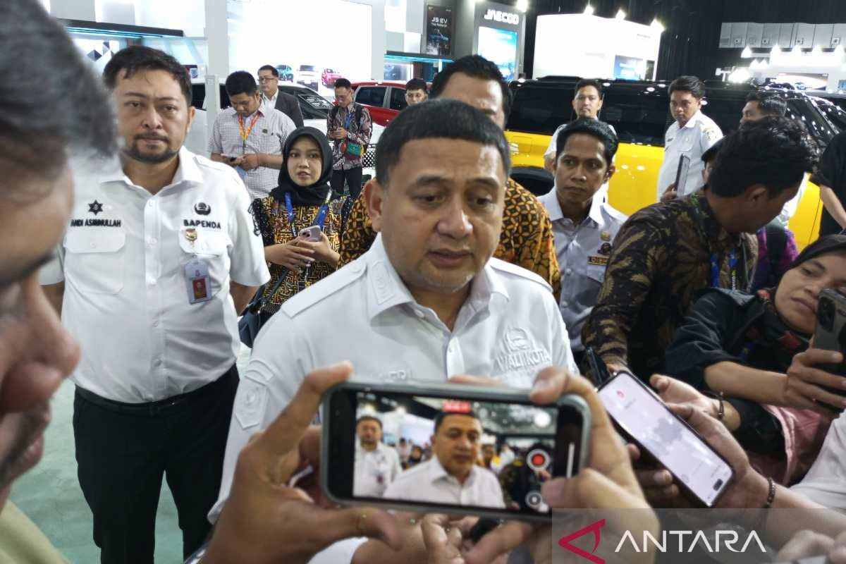 Fuel shortages prompt shift to online learning for schools in Makassar