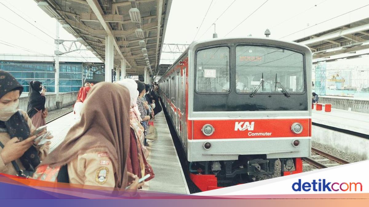 KRL Commuter Rail Services Return to Normal After Earthquake Disruption
