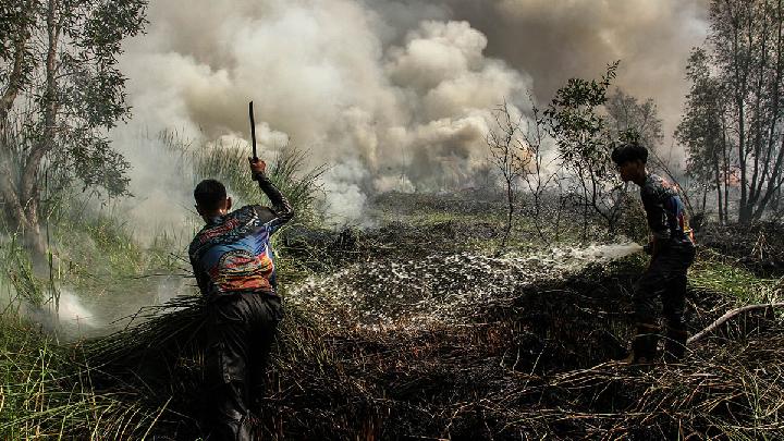 Japan Joins Indonesia Firefighting in First Overseas Mission
