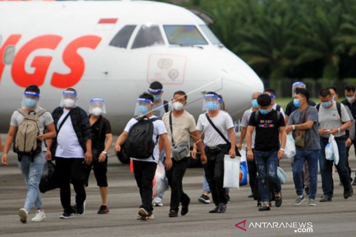 Economist Urges Technology Transfer Amid Easier Foreign Worker Permits
