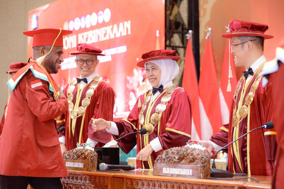 Khofifah Emphasises Student Unity Towards Golden Indonesia