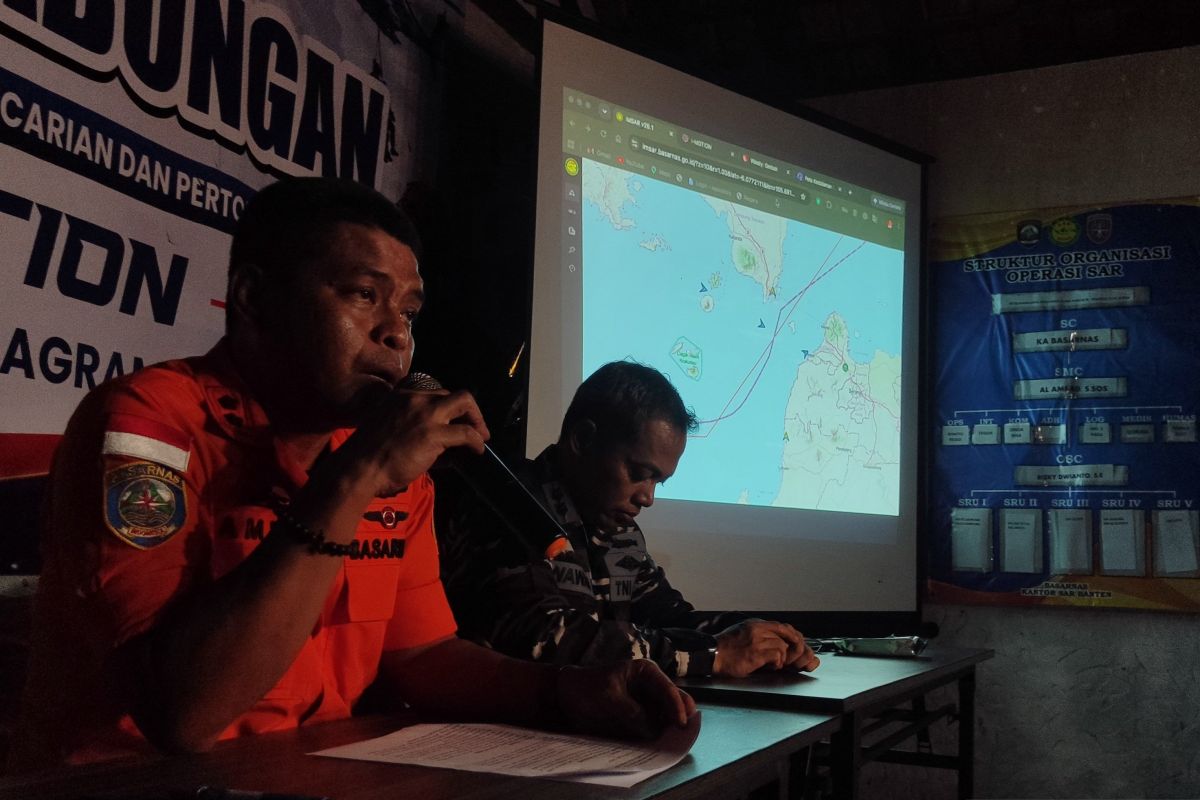 SAR Team Finds Helmets and Jackets During Search in Sunda Strait