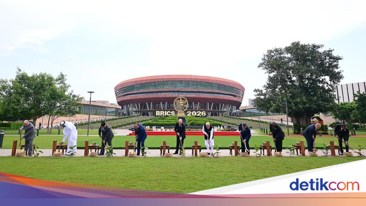 Prabowo, Putin, and Xi Jinping Plant Banyan Trees Together During BRICS Summit