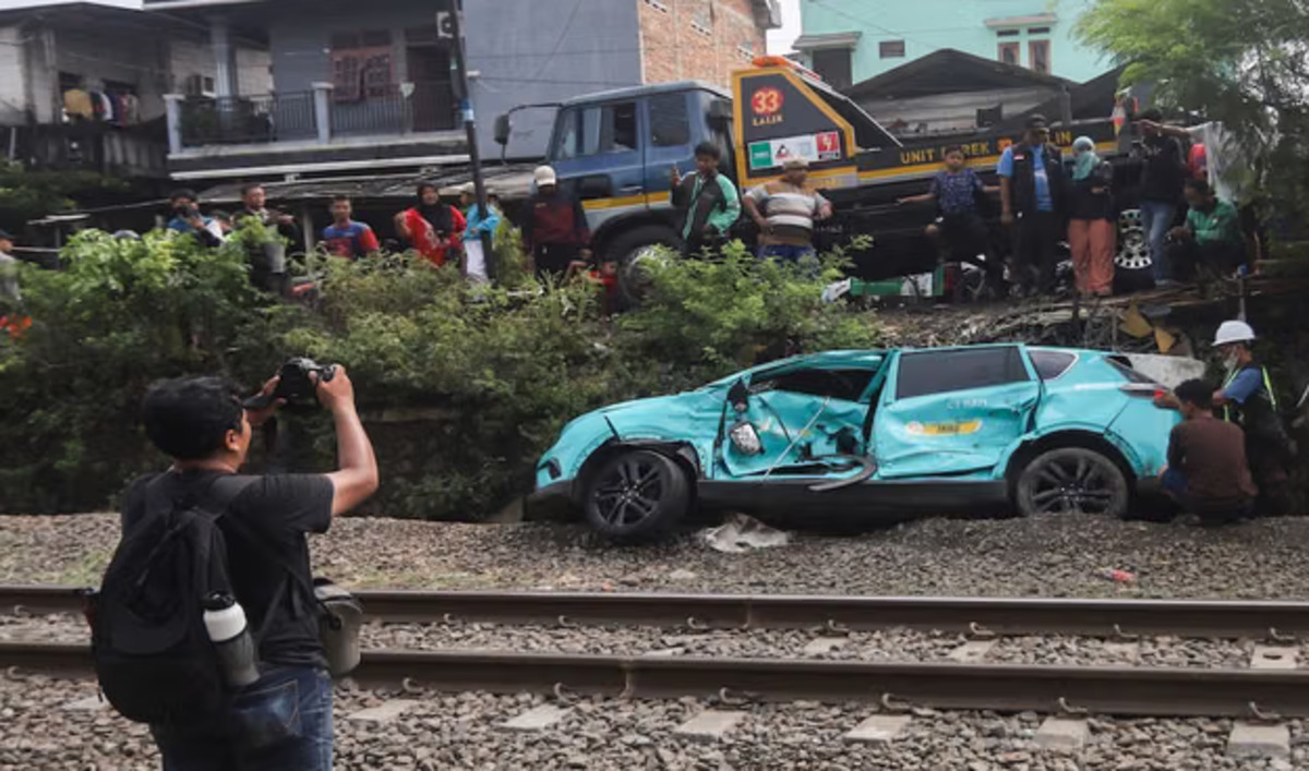 Why Electric Vehicles May Suddenly Stall on Railway Tracks: Expert Explanation
