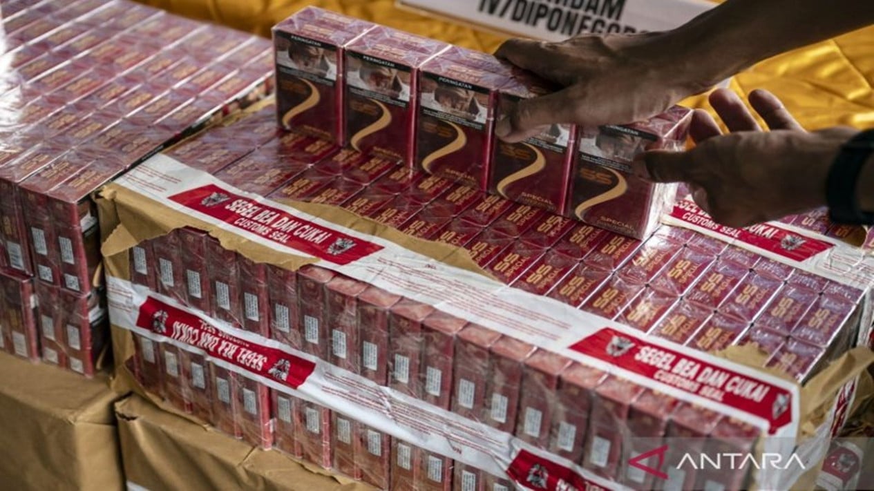 Misbakhun Denies Involvement in Cigarette Excise Stamp Ordering