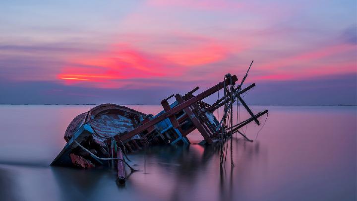 6 Dead, 130 Missing After Indonesian Ferry Sinks in Java Sea