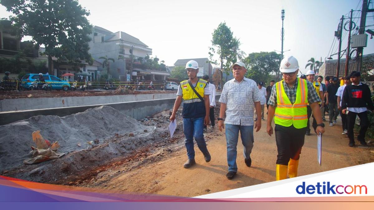 Strengthening Flood Control, South Tangerang City Government Constructs 204-Metre Retaining Wall