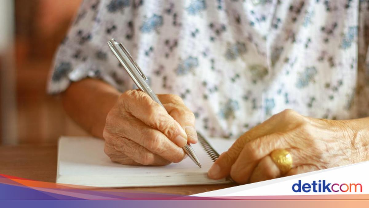 How to Process Birth Certificates for the Elderly: Requirements Explained