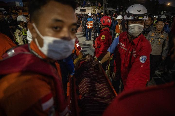 Basarnas Helicopter Evacuates Virgo Transport 8 Accident Survivor