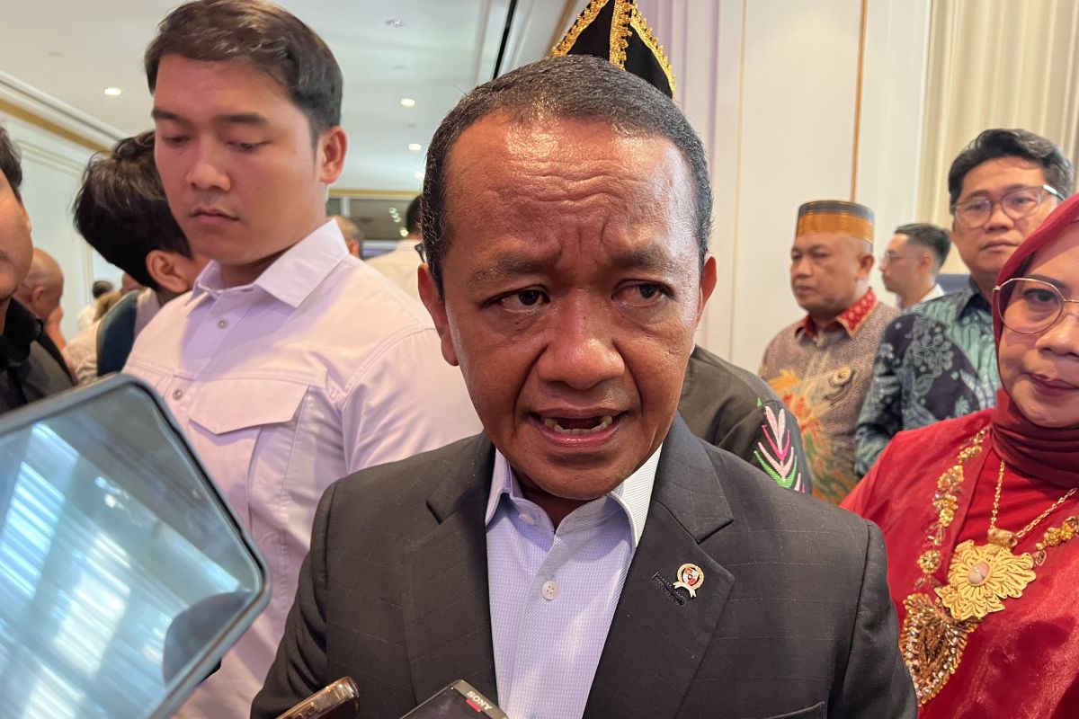 Bahlil states shift in consumption and fuel hoarding causing queues