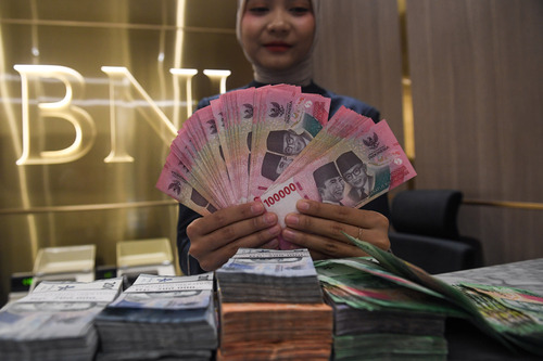 Rupiah Weakens to Rp17,669 per US Dollar, Pressured by Rising CPI