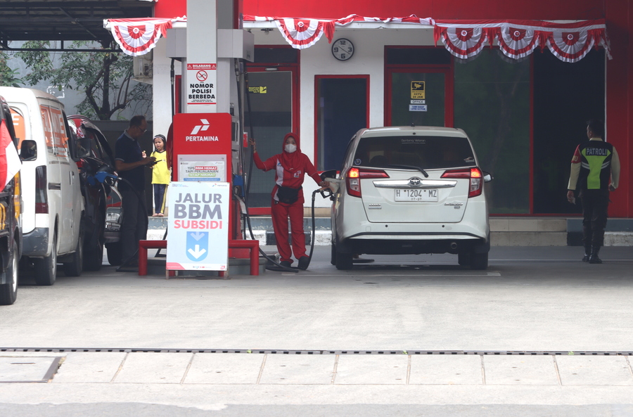 Bahlil Confirms National Fuel Reserves are Secure, Sufficient for 20 Days