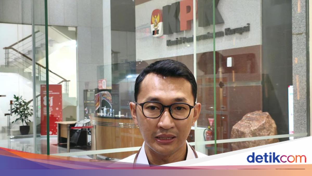 KPK Interrogates Former Personal Assistant to Ridwan Kamil Regarding Bank Account Transactions